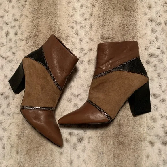 Charles David Lact Leather Zipper Boots